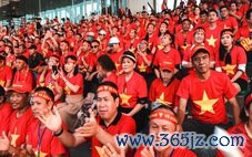 Khách Việt chi sang 'săn' tour sang Thái Lan xem chung kết ASEAN Cup 2024